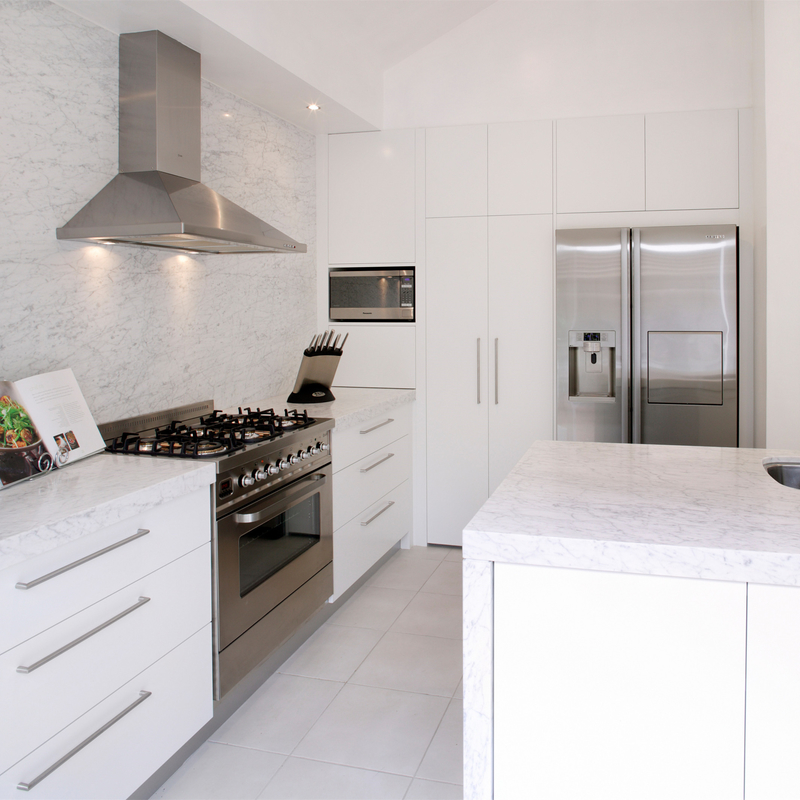 พร้อมที่จะประกอบแบบเรียบง่าย Matte White Plain Lacquer Kitchen Cabinet ตู้ครัวทันสมัยราคาถูก