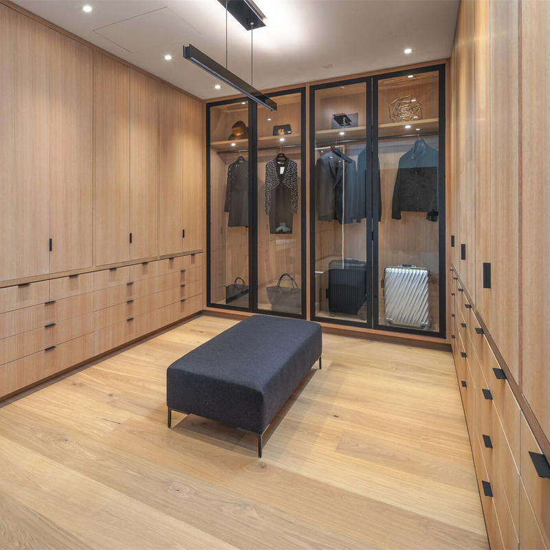 บ้านโมเดิร์นสีเบจสีเทาเมลามีน Walk In Closet Glass Door For Dressing Room