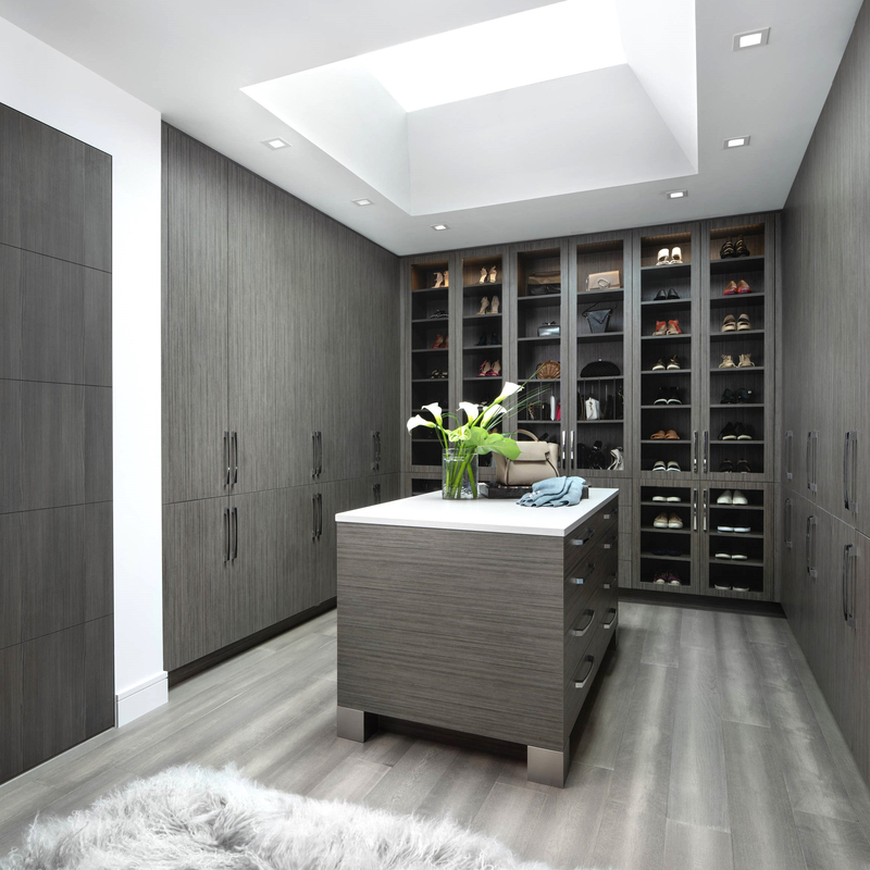 บ้านโมเดิร์นสีเบจสีเทาเมลามีน Walk In Closet Glass Door For Dressing Room