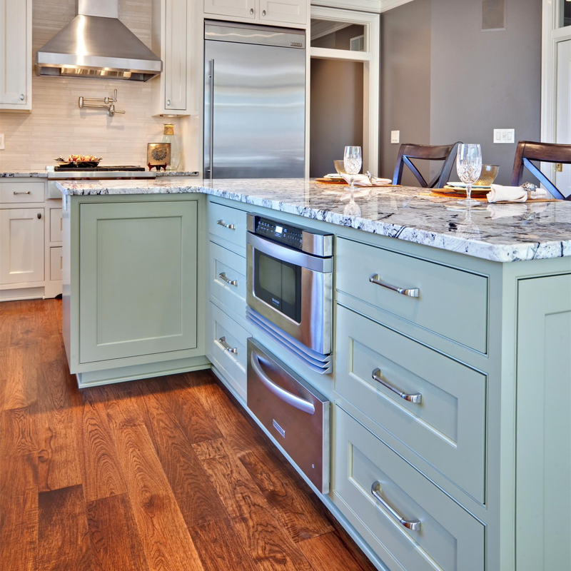 RTA Solid Wood Villa House Furniture ตู้ครัวสไตล์ Shaker สีขาวและสีเขียวพร้อมเคาน์เตอร์ด้านบน