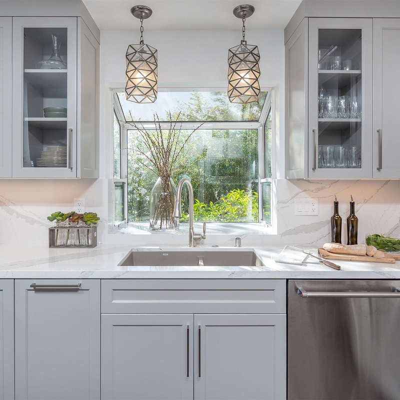 ตู้ครัวขนาดเล็กแบบกำหนดเอง Matte Light Grey Shaker Style Lacquer Kitchen สำหรับโรงแรม