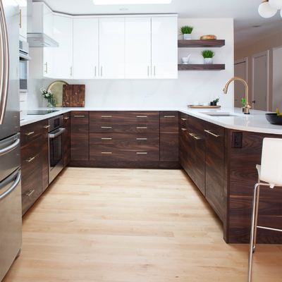 ตู้ครัวพาร์ติเคิลบอร์ดสไตล์ Shaker High Gloss White Flat Panel Matte Brown Timber Veneer